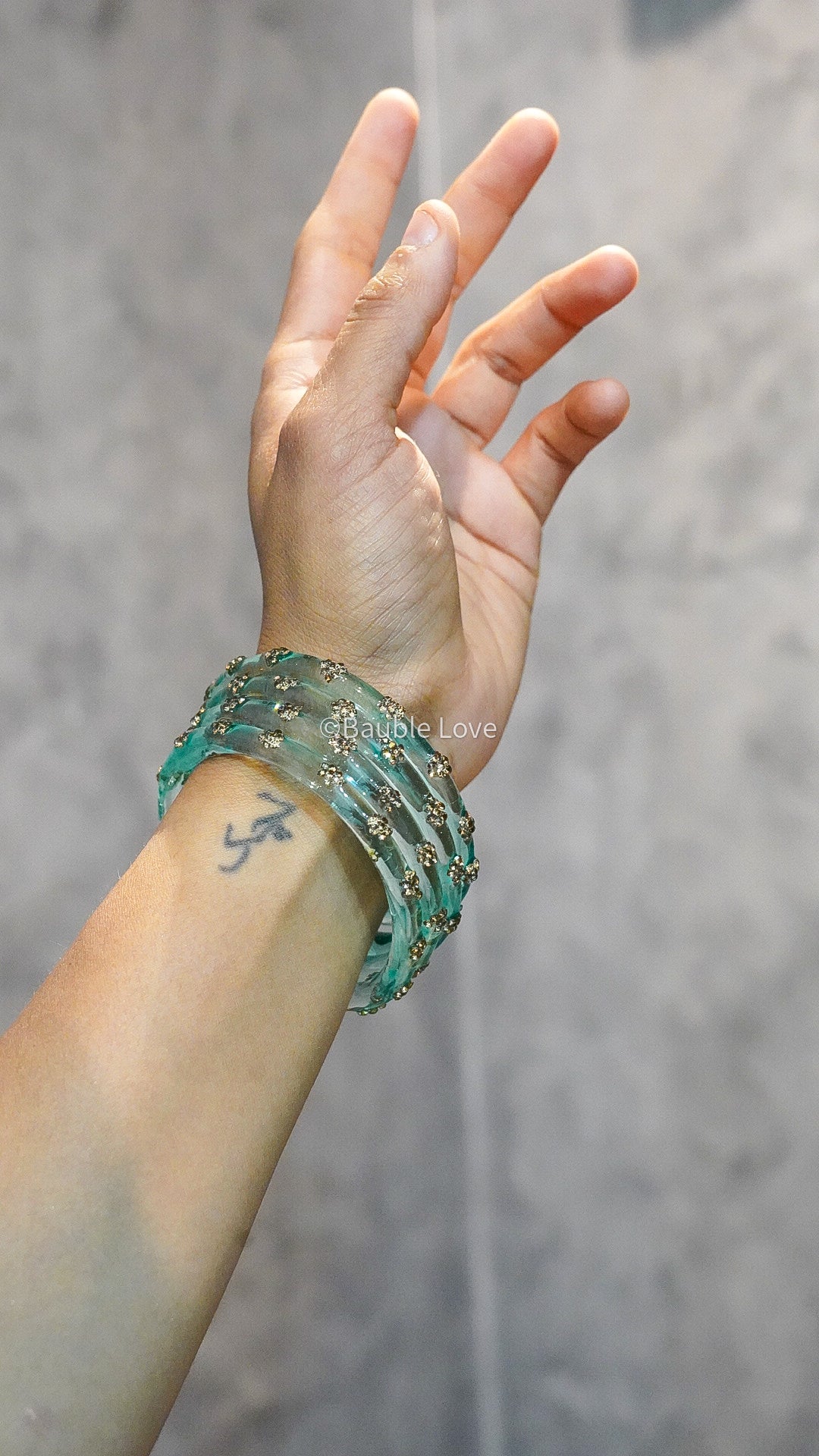 Ella Glass Bangle (Set of 4)