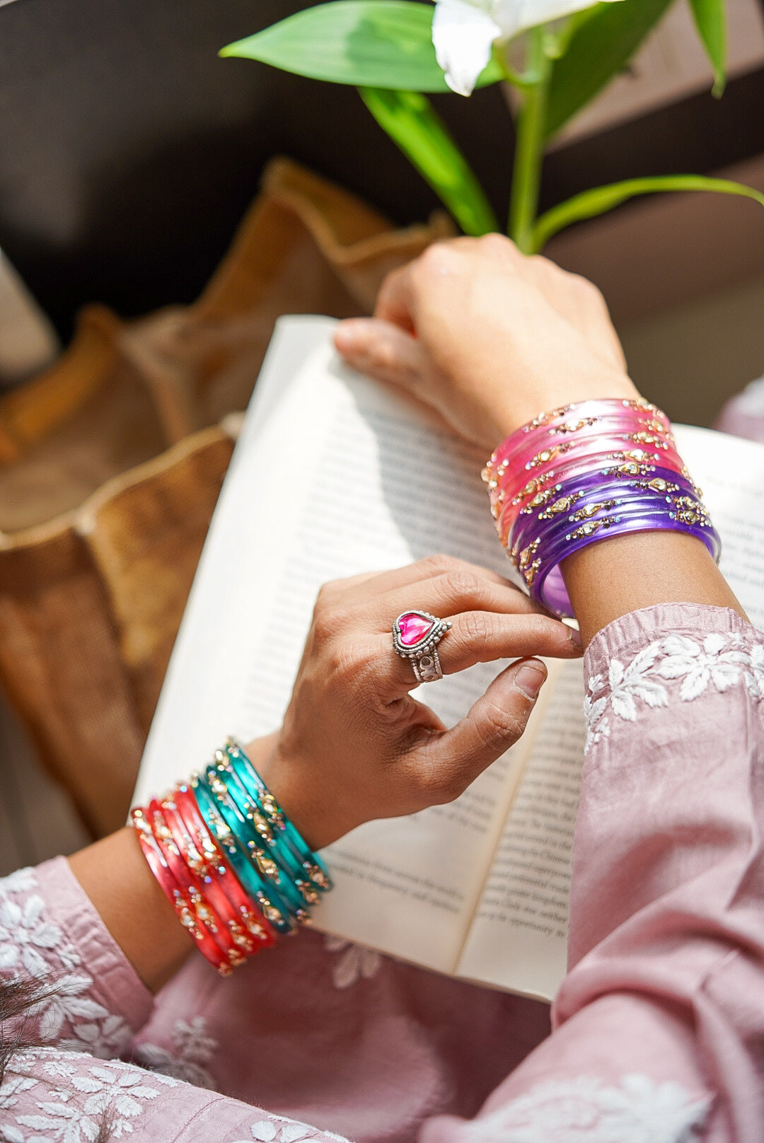 Nindya Glass Bangle (Set of 4)