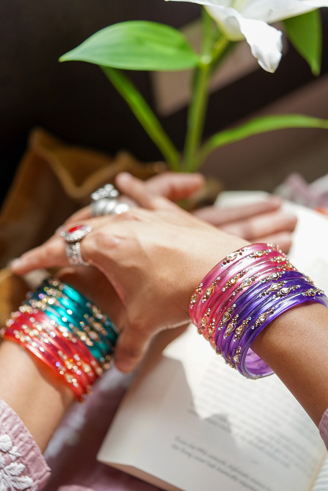 Nindya Glass Bangle (Set of 4)