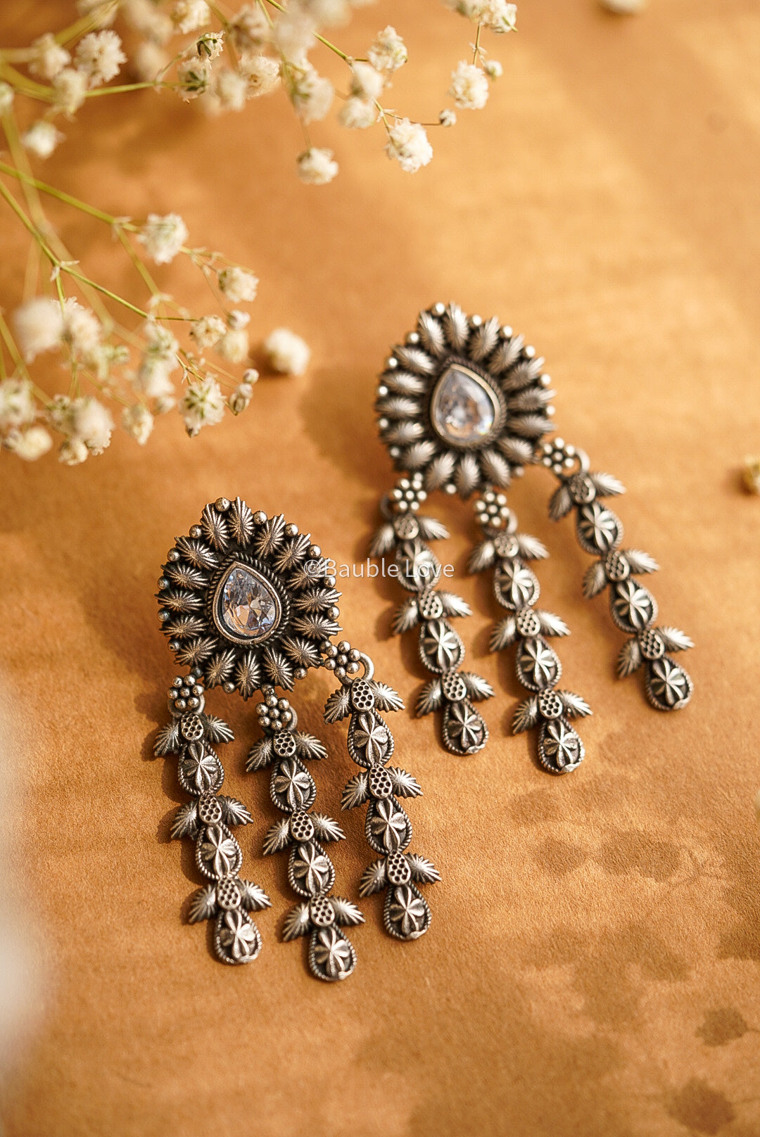 Niru Floral Earrings