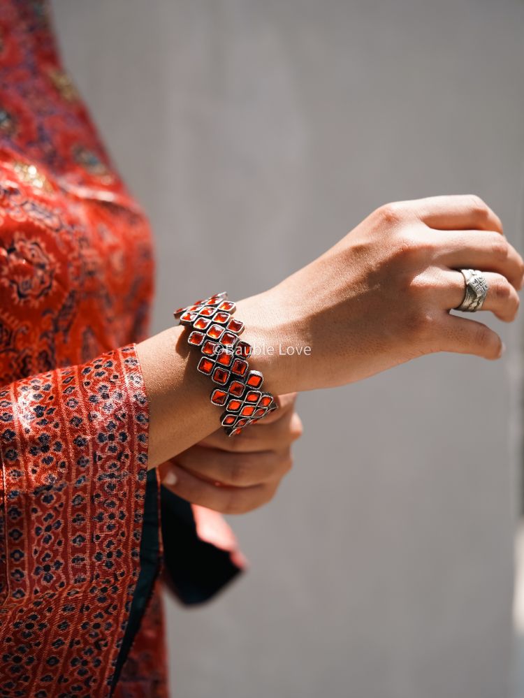 Madhura Glass Patwa Bracelet (Pink)