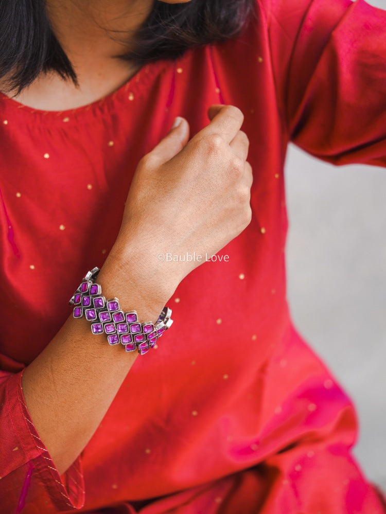 Madhura Glass Patwa Bracelet (Pink)