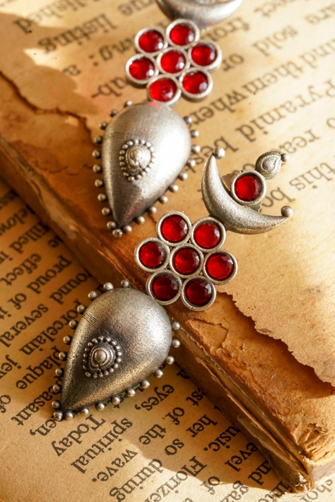 Kylo Earrings (Red)