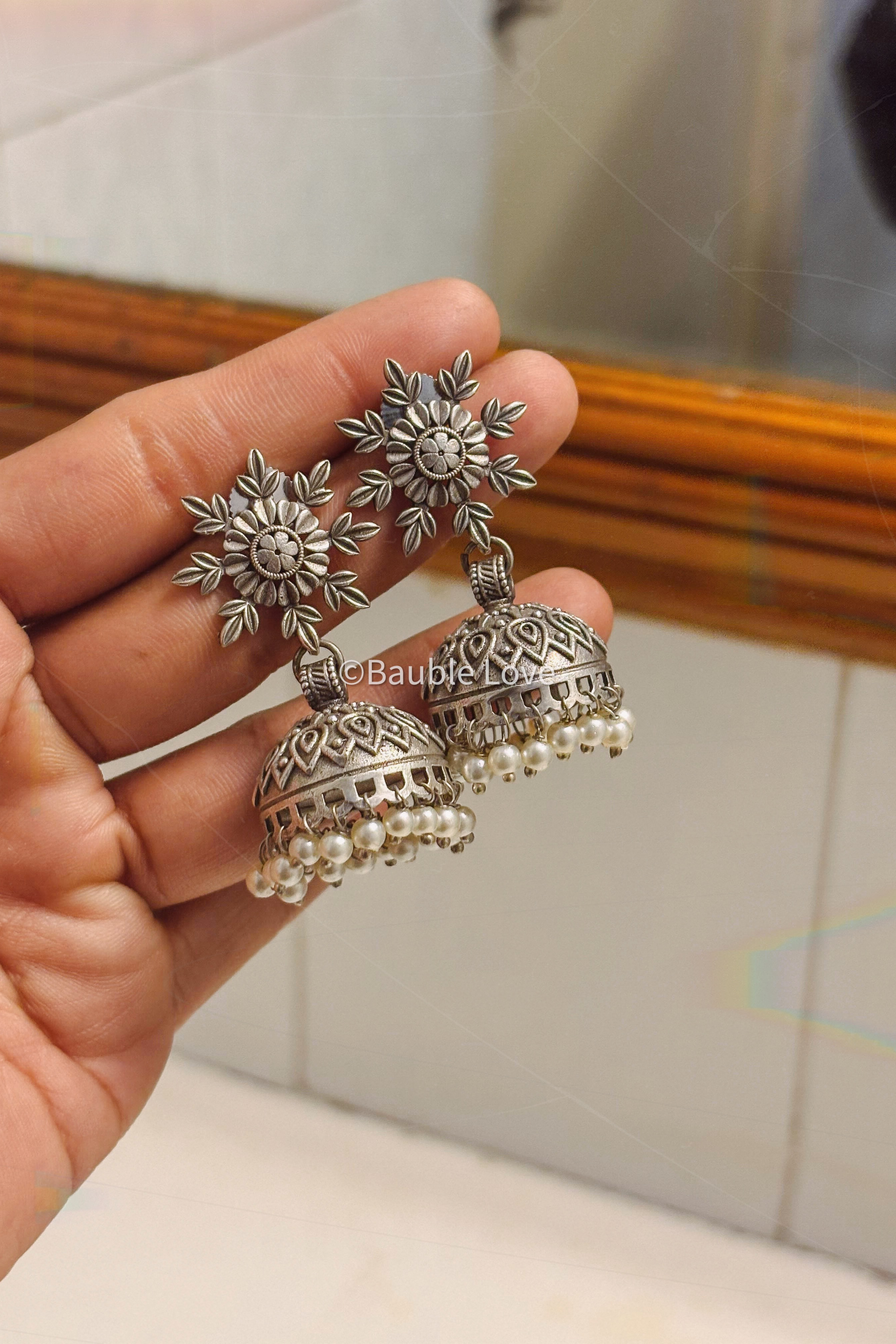 Zuun Jhumka Earrings