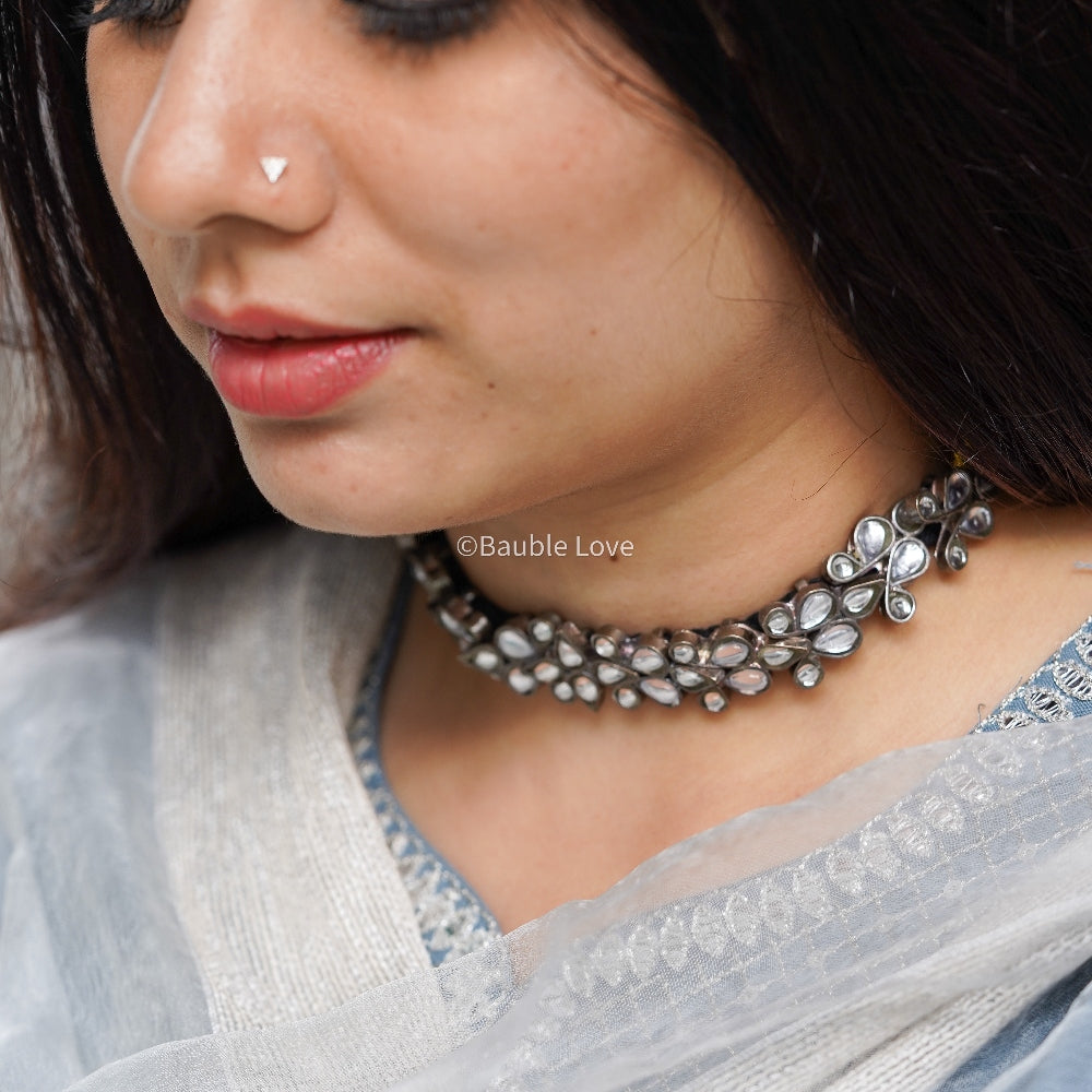 Nirvana Vintage Glass Choker (White)