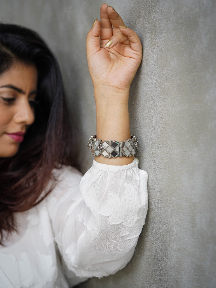 Kusum Glass Cuff(White)