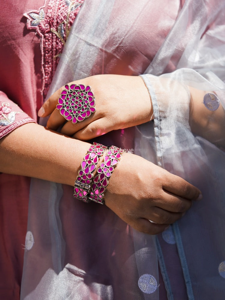 Madhushree Glass Cuff (Gloss Pink)