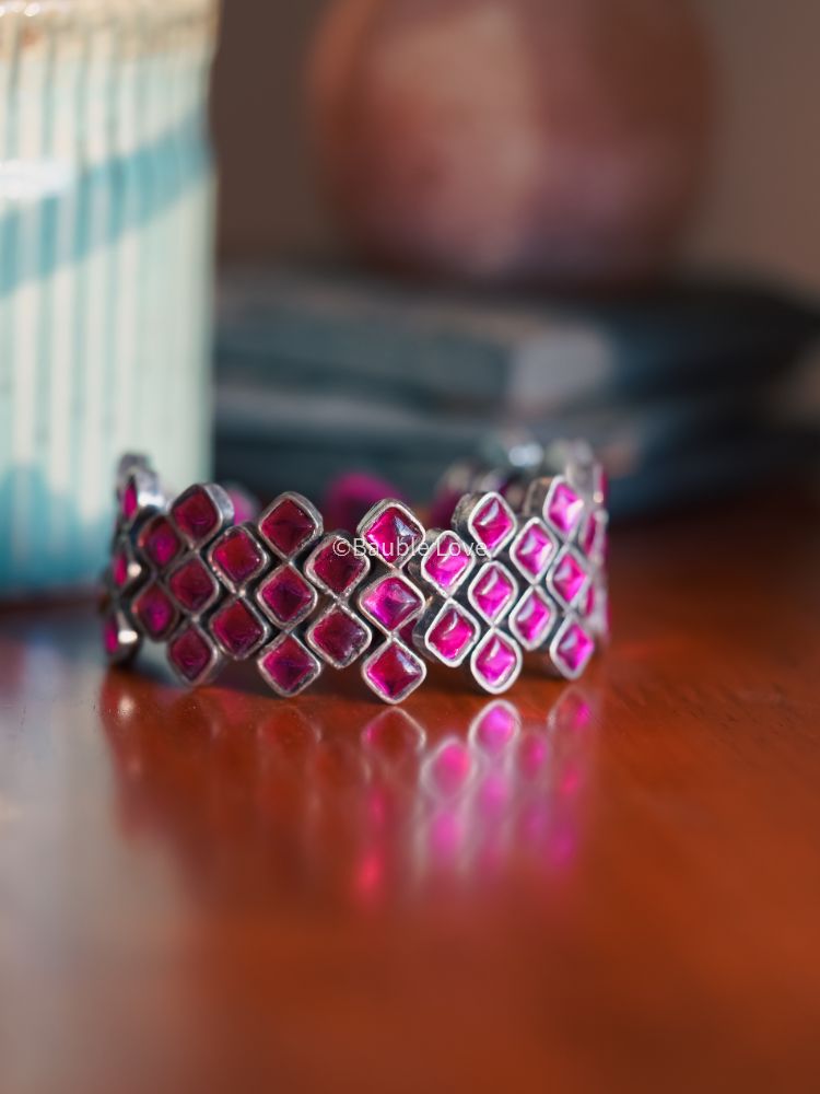 Madhura Glass Patwa Bracelet (Pink)