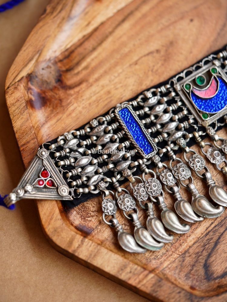 Adriti Afghan Choker