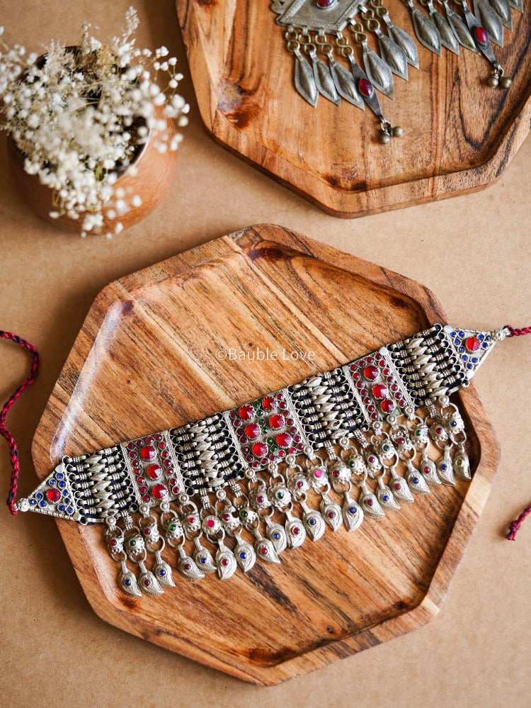 Vida Afghan Choker