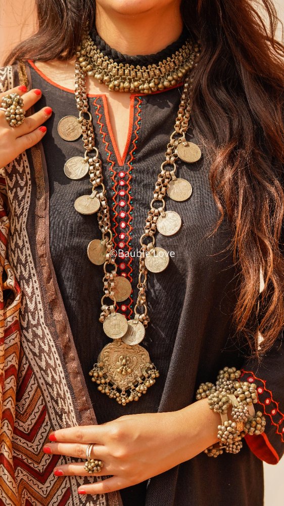 Zaina Lambhani Choker