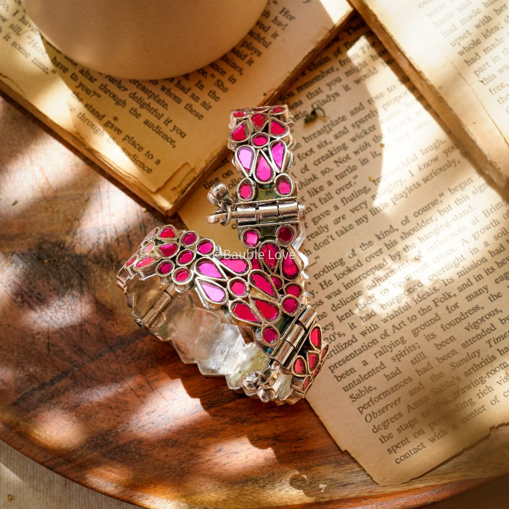 Madhushree Glass Cuff (Gloss Pink)