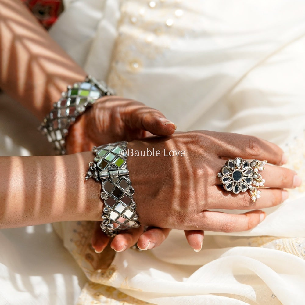 Kusum Glass Cuff Set (White)