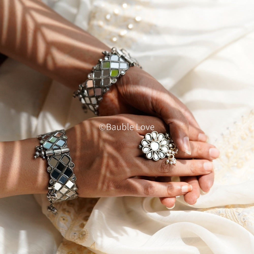 Kusum Glass Cuff Set (White)