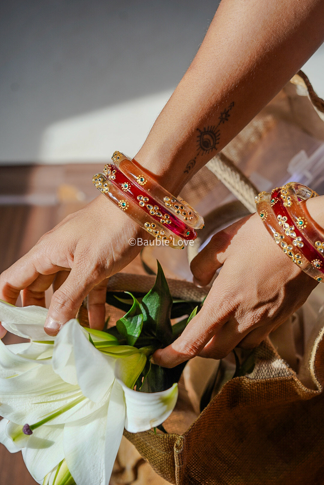 𝐿𝑖𝑚𝑖𝑡𝑒𝑑 𝐸𝑑𝑖𝑡𝑖𝑜𝑛 - Ivana Glass Bangle (Transparent)