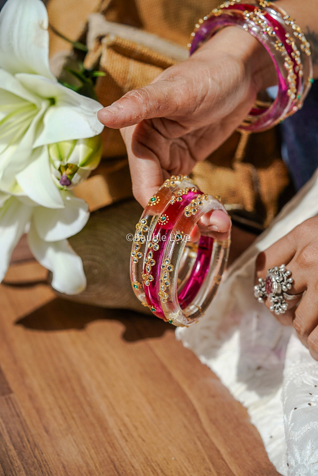 𝐿𝑖𝑚𝑖𝑡𝑒𝑑 𝐸𝑑𝑖𝑡𝑖𝑜𝑛 - Ivana Glass Bangle (Transparent)