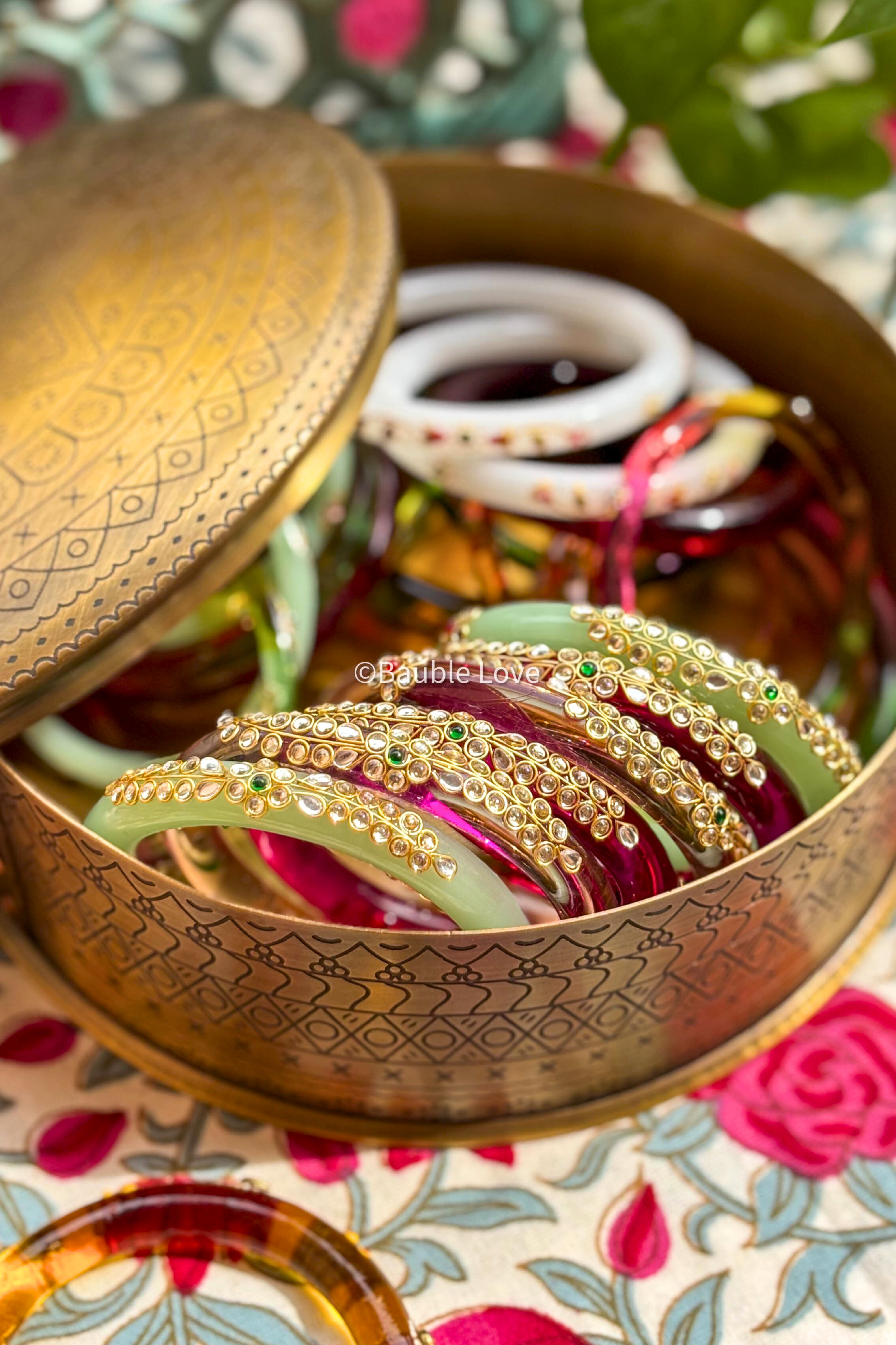 Reva Kundan Glass Bangle