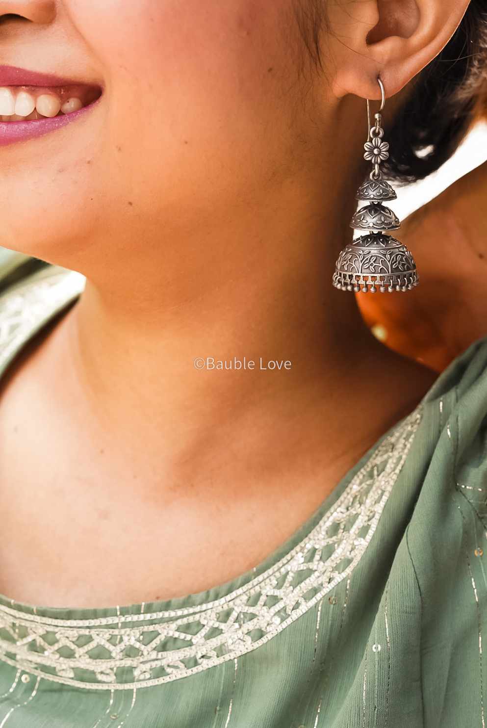 Arisha Jhumka Earrings