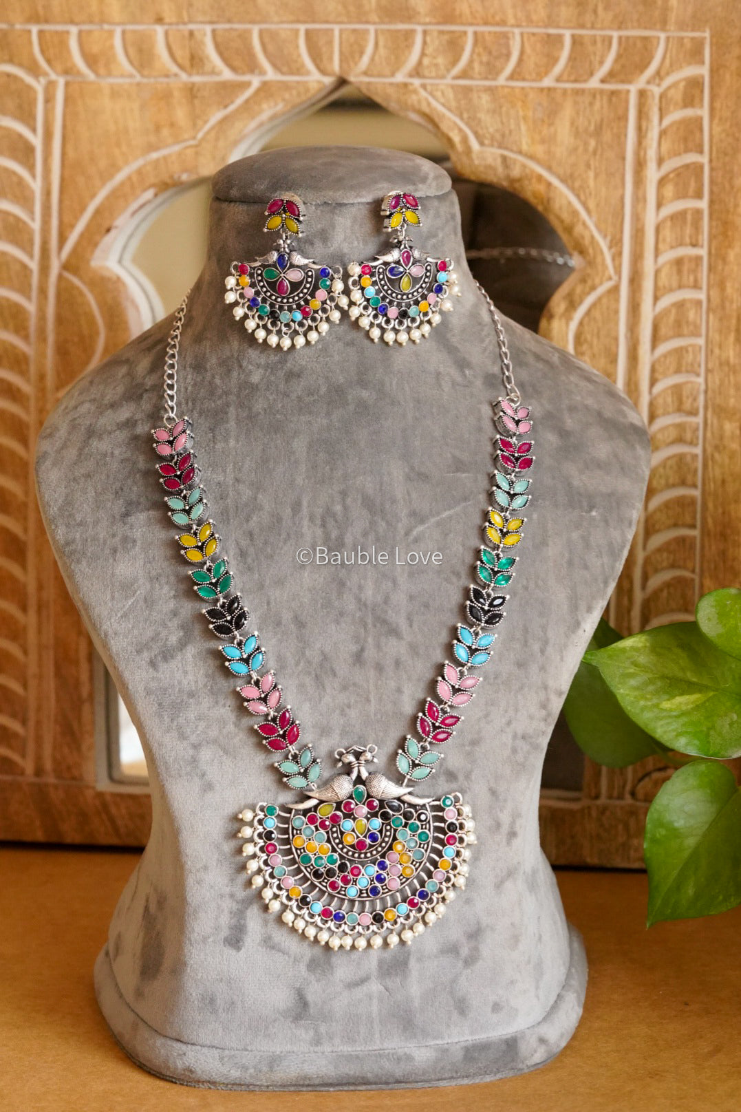 Urmi Necklace Set (Multicolour)